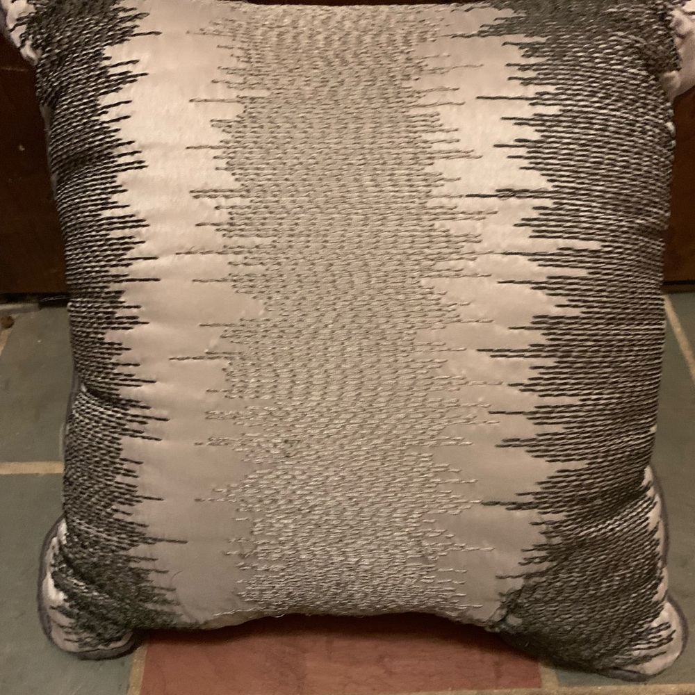 DECORATIVE ACCENT PILLOWS